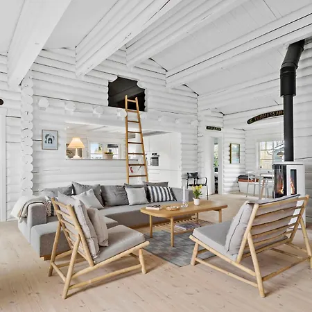 Cozy In Dronningmlle With Kitchen