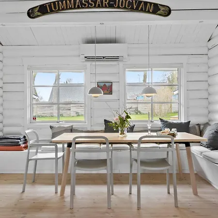 Cozy In Dronningmlle With Kitchen Dronningmølle
