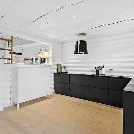 Cozy In Dronningmlle With Kitchen בית נופש Dronningmølle